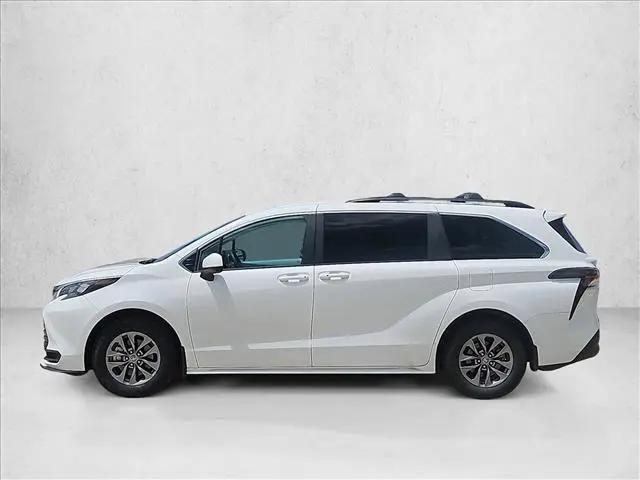 2025 Toyota Sienna LE