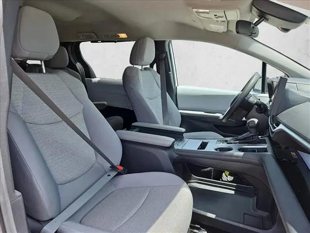 2025 Toyota Sienna LE