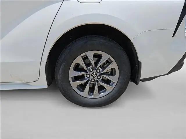 2025 Toyota Sienna LE