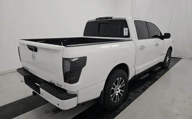 2021 Nissan Titan Crew Cab SV 4x2