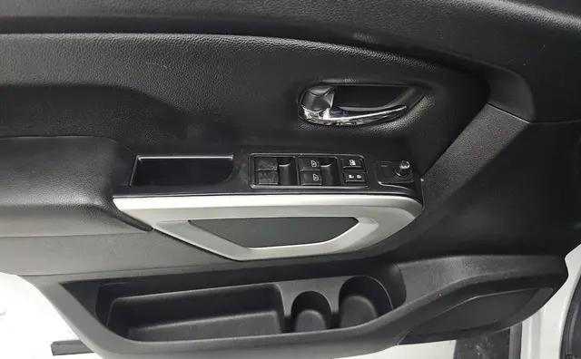 2021 Nissan Titan Crew Cab SV 4x2