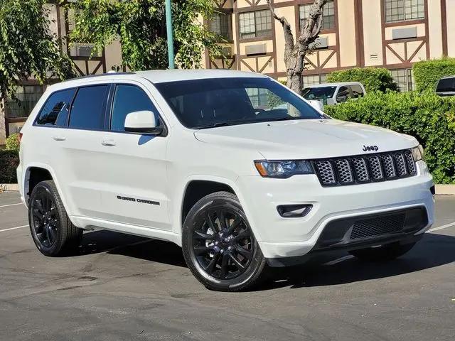 2022 Jeep Grand Cherokee Laredo X 4x4