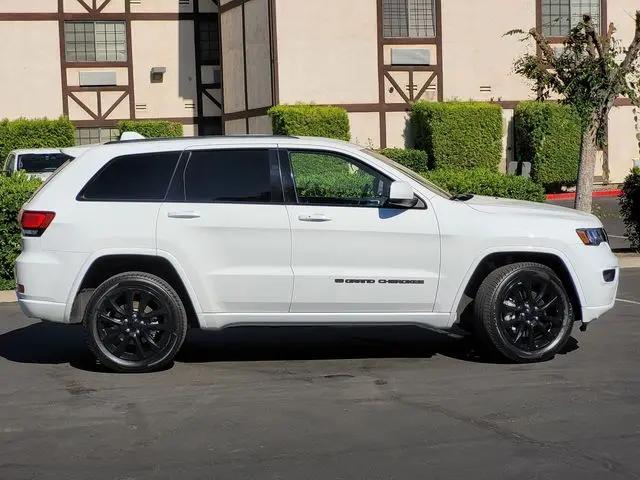 2022 Jeep Grand Cherokee Laredo X 4x4