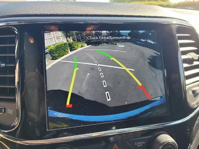 2022 Jeep Grand Cherokee Laredo X 4x4