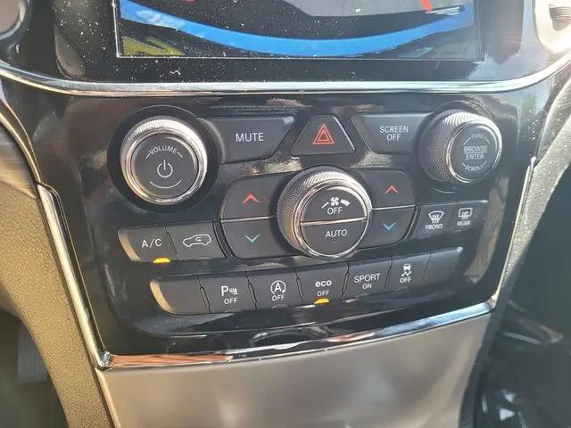 2022 Jeep Grand Cherokee Laredo X 4x4