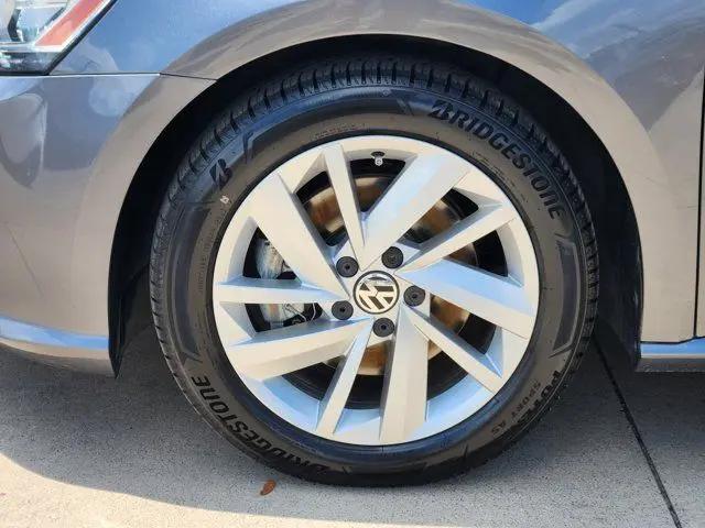 2018 Volkswagen Passat 2.0T SE