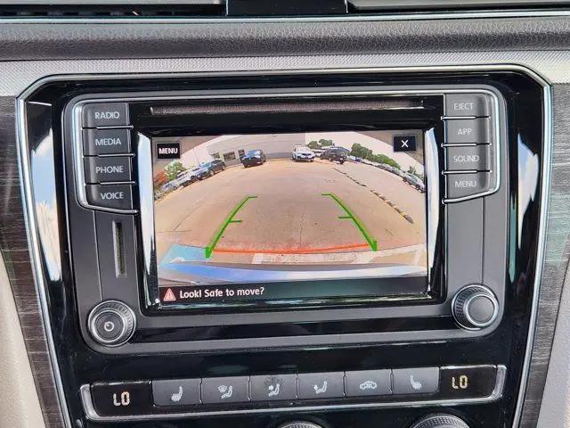 2018 Volkswagen Passat 2.0T SE