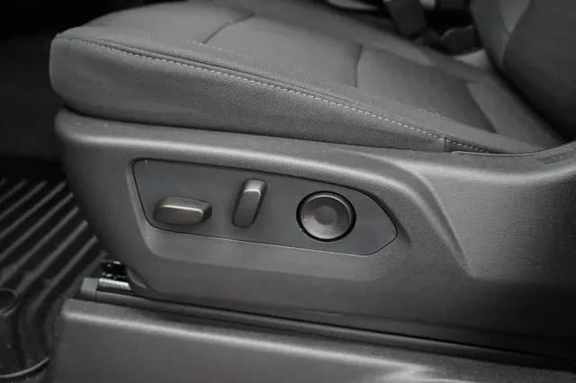 2026 Chevrolet Silverado 1500 4WD Crew Cab Short Bed Custom