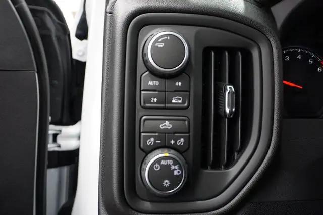 2026 Chevrolet Silverado 1500 4WD Crew Cab Short Bed Custom