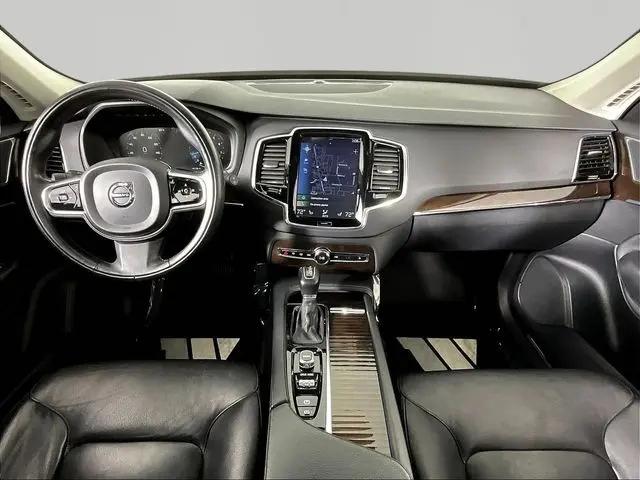 2016 Volvo XC90 T6 Momentum