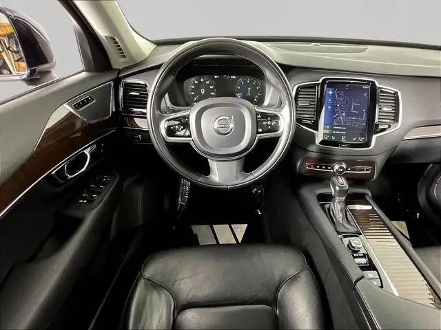 2016 Volvo XC90 T6 Momentum