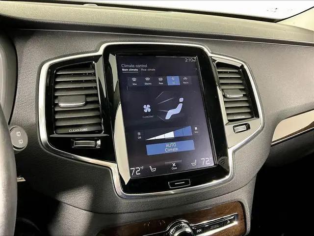 2016 Volvo XC90 T6 Momentum
