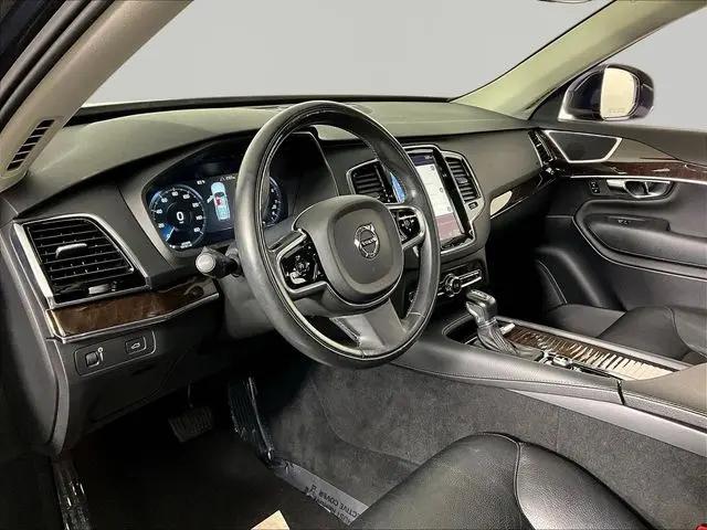 2016 Volvo XC90 T6 Momentum