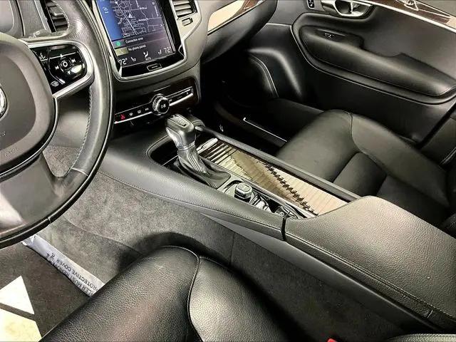 2016 Volvo XC90 T6 Momentum