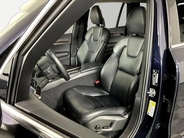 2016 Volvo XC90 T6 Momentum