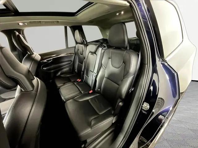 2016 Volvo XC90 T6 Momentum