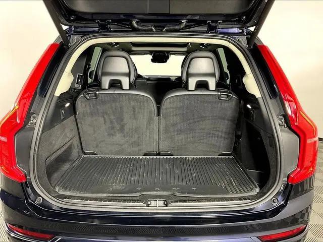 2016 Volvo XC90 T6 Momentum