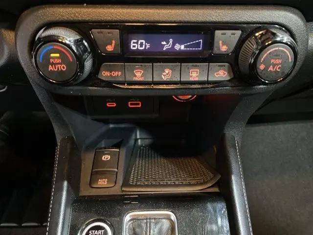 2024 Nissan Kicks SR Xtronic CVT