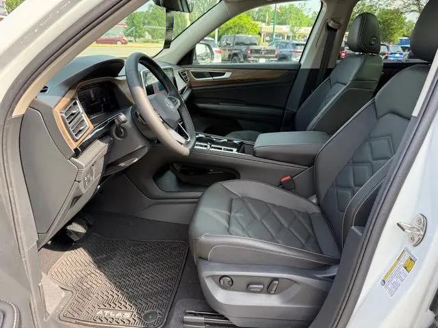 2026 Volkswagen Atlas SE with Technology