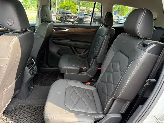 2026 Volkswagen Atlas SE with Technology