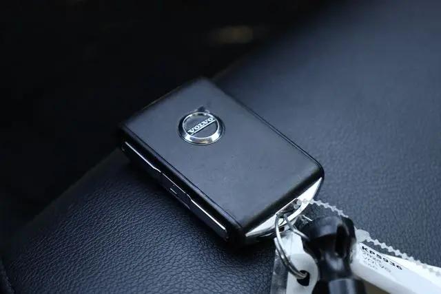 2024 Volvo S60 B5 Core Dark Theme