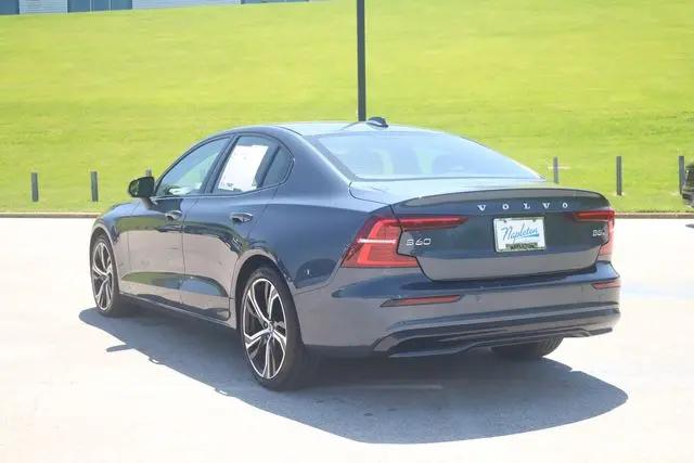 2024 Volvo S60 B5 Core Dark Theme