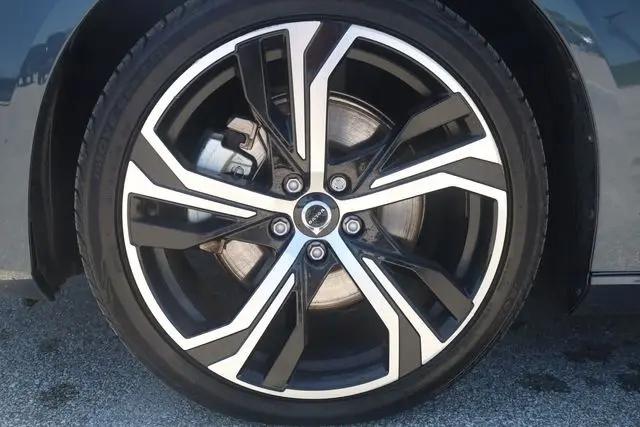 2024 Volvo S60 B5 Core Dark Theme