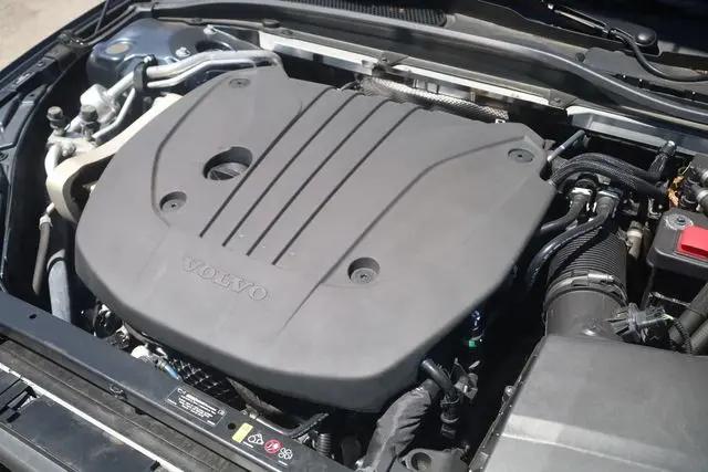 2024 Volvo S60 B5 Core Dark Theme