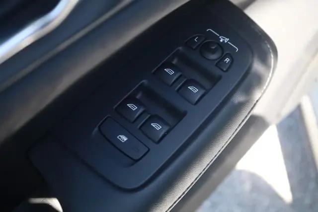 2024 Volvo S60 B5 Core Dark Theme