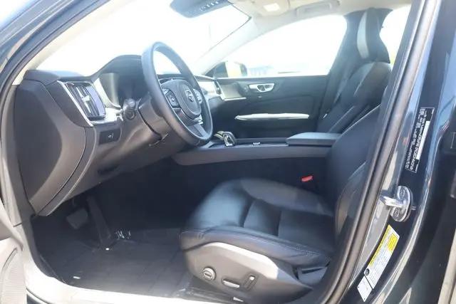 2024 Volvo S60 B5 Core Dark Theme