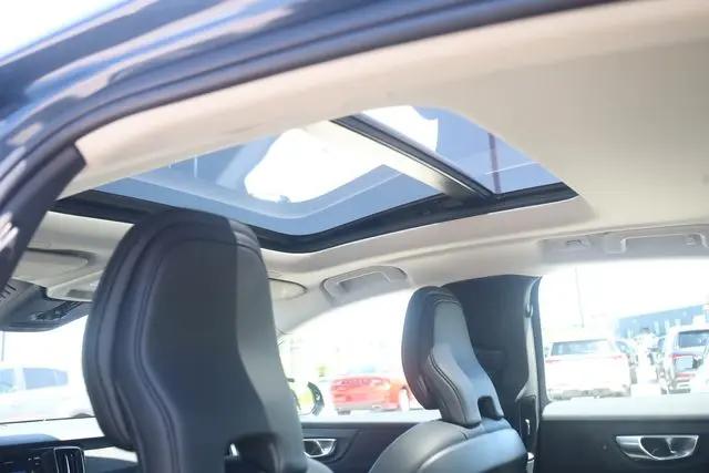 2024 Volvo S60 B5 Core Dark Theme