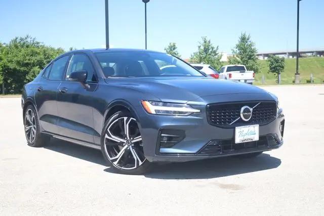 2024 Volvo S60 B5 Core Dark Theme