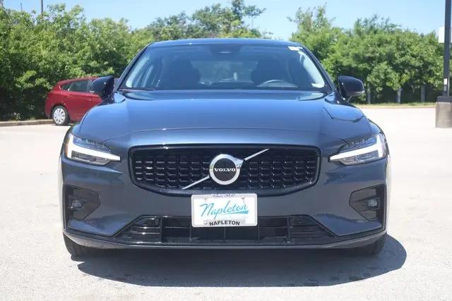 2024 Volvo S60 B5 Core Dark Theme