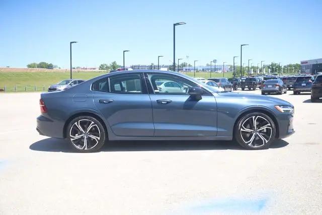 2024 Volvo S60 B5 Core Dark Theme