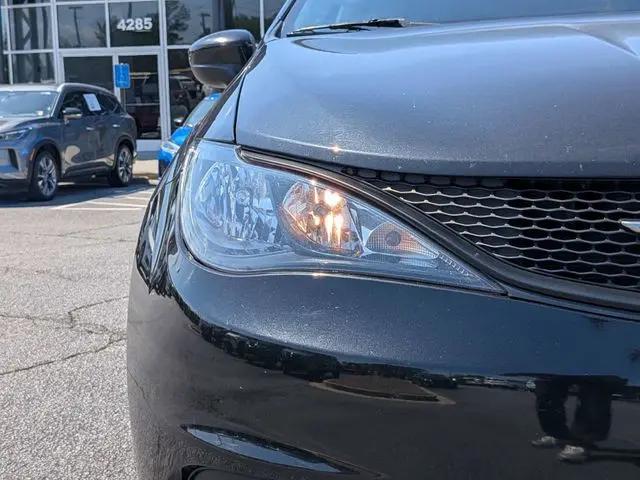2023 Chrysler Voyager LX