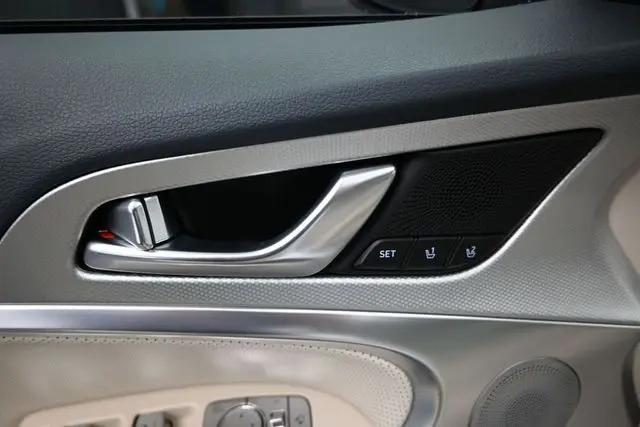2026 Genesis G70 2.5T RWD Prestige