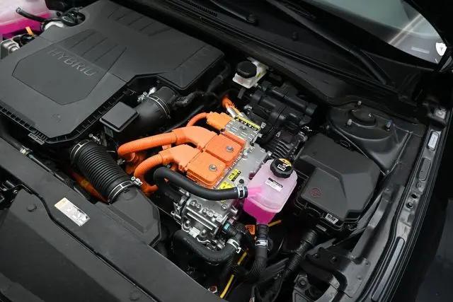 2025 Hyundai Elantra Hybrid SEL Sport