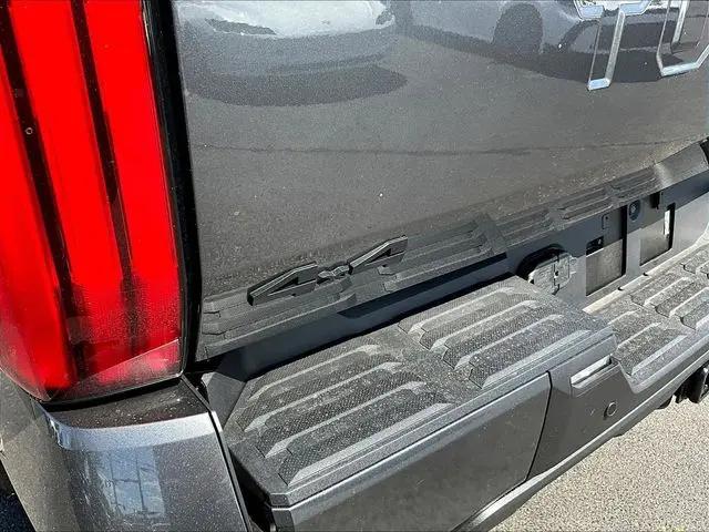 2026 Toyota Tundra SR5 CrewMax 5.5' Bed