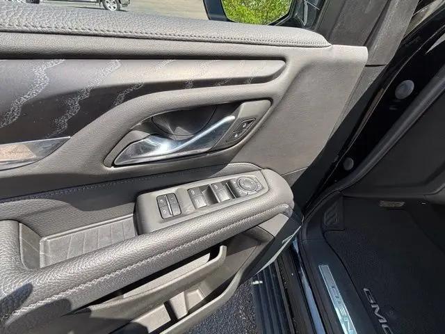 2023 GMC Yukon 4WD Denali