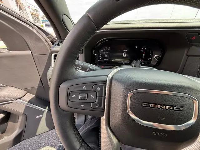 2023 GMC Yukon 4WD Denali