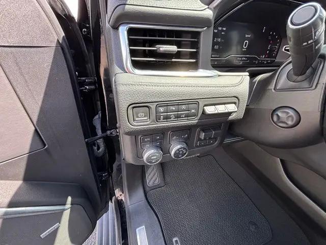 2023 GMC Yukon 4WD Denali