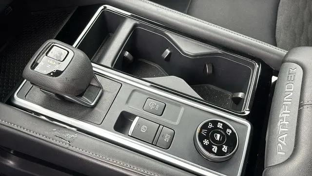 2025 Nissan Pathfinder SV 4WD