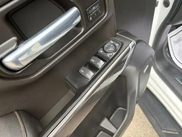 2022 GMC Sierra 1500 Limited 4WD Crew Cab Short Box AT4
