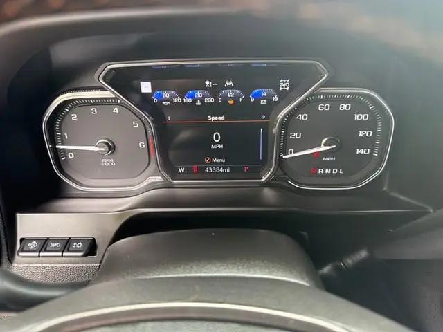 2022 GMC Sierra 1500 Limited 4WD Crew Cab Short Box AT4