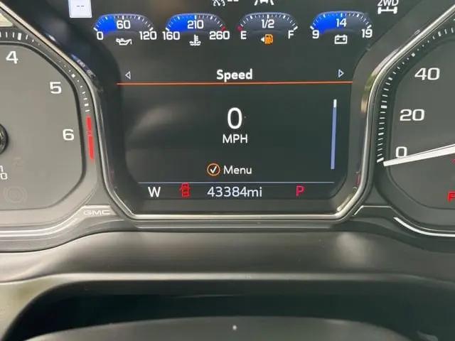 2022 GMC Sierra 1500 Limited 4WD Crew Cab Short Box AT4