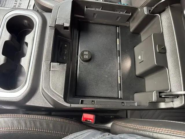 2022 GMC Sierra 1500 Limited 4WD Crew Cab Short Box AT4
