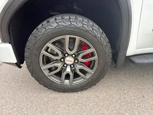 2022 GMC Sierra 1500 Limited 4WD Crew Cab Short Box AT4