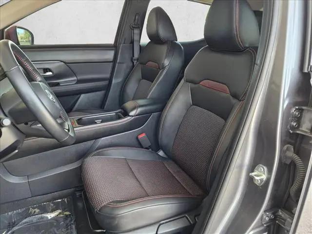 2025 Nissan Kicks SR FWD