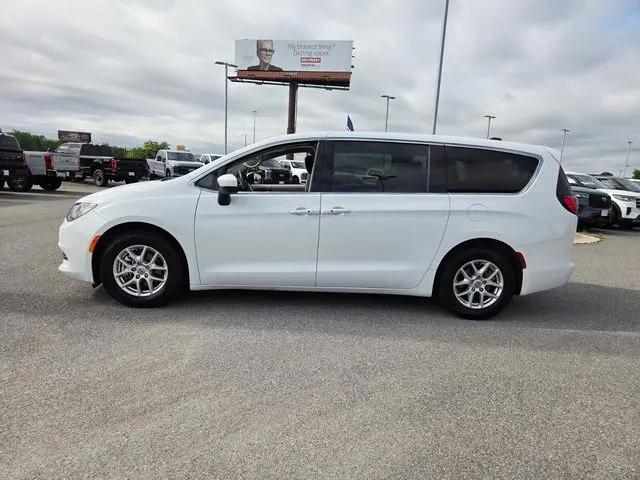 2023 Chrysler Voyager LX