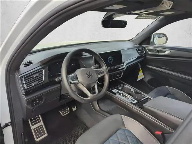 2025 Volkswagen Atlas Cross Sport 2.0T SEL Premium R-Line